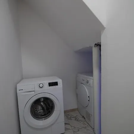 Luxury Apartment *